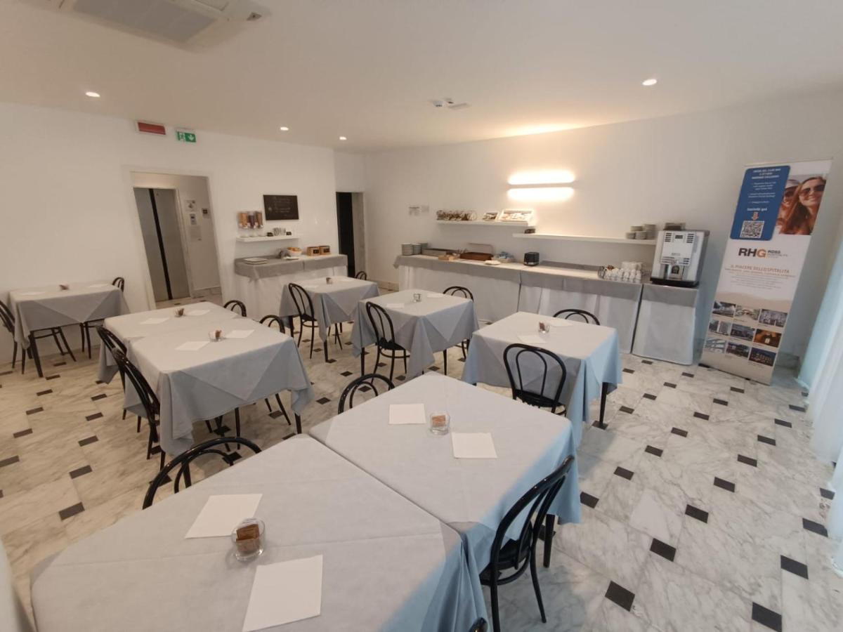 Hotel Exclusive In Pieno Centro - Nuova Gestione 2025 Riccione Esterno foto
