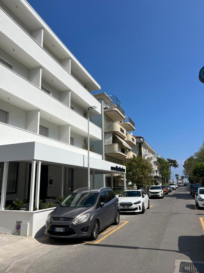 Hotel Exclusive In Pieno Centro - Nuova Gestione 2025 Riccione Esterno foto